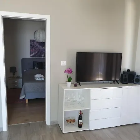 Small House Tia With Private Pool * Pula