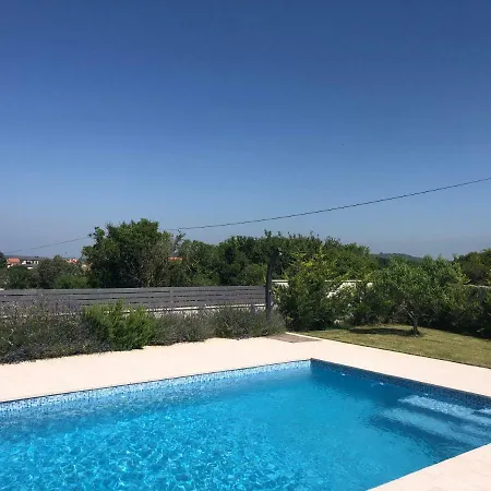 Small House Tia With Private Pool Pula