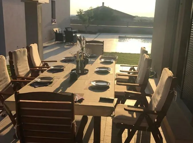 Small House Tia With Private Pool דירה *