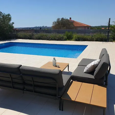 Small House Tia With Private Pool Apartmán