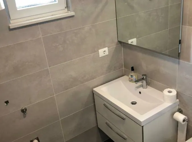Small House Tia With Private Pool Pula