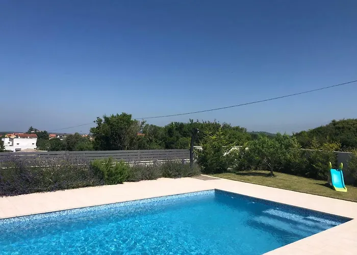 Small House Tia With Private Pool Pula